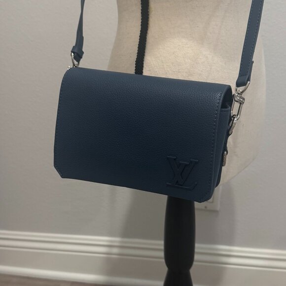 Louis Vuitton Navy blue Aerogram Fast Line Wearable Wallet Bag - Picture 2 of 10